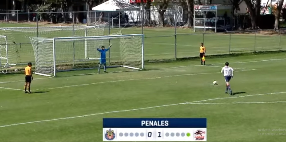 Pogodio prečku pa golman slavio promašaj, a onda se čudo desilo! (VIDEO)