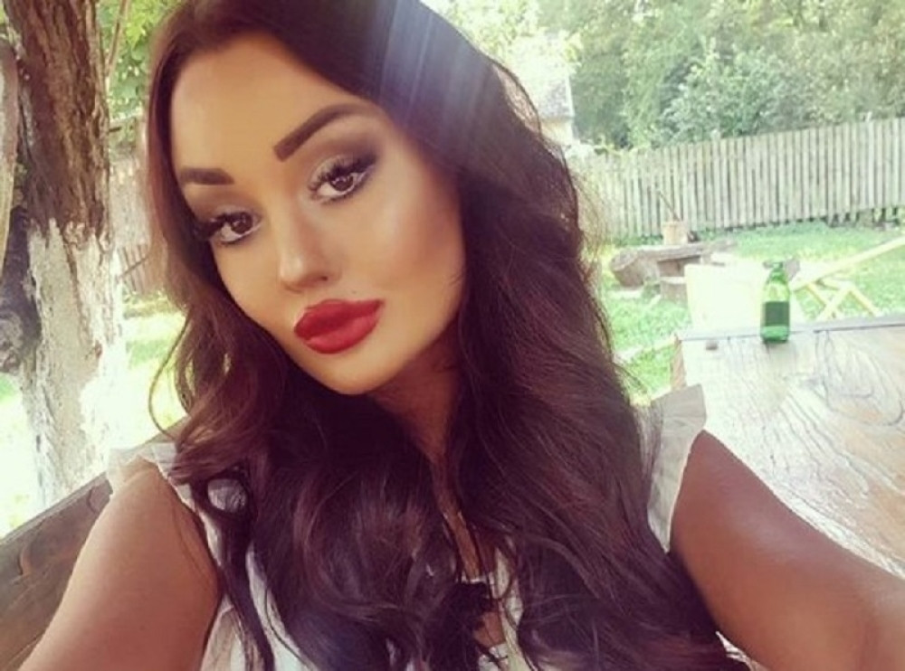 Ana Korać u VRELOJ AKCIJI sa jednom zadrugarkom! Uvijale se i mazile jedna drugu! (VIDEO)