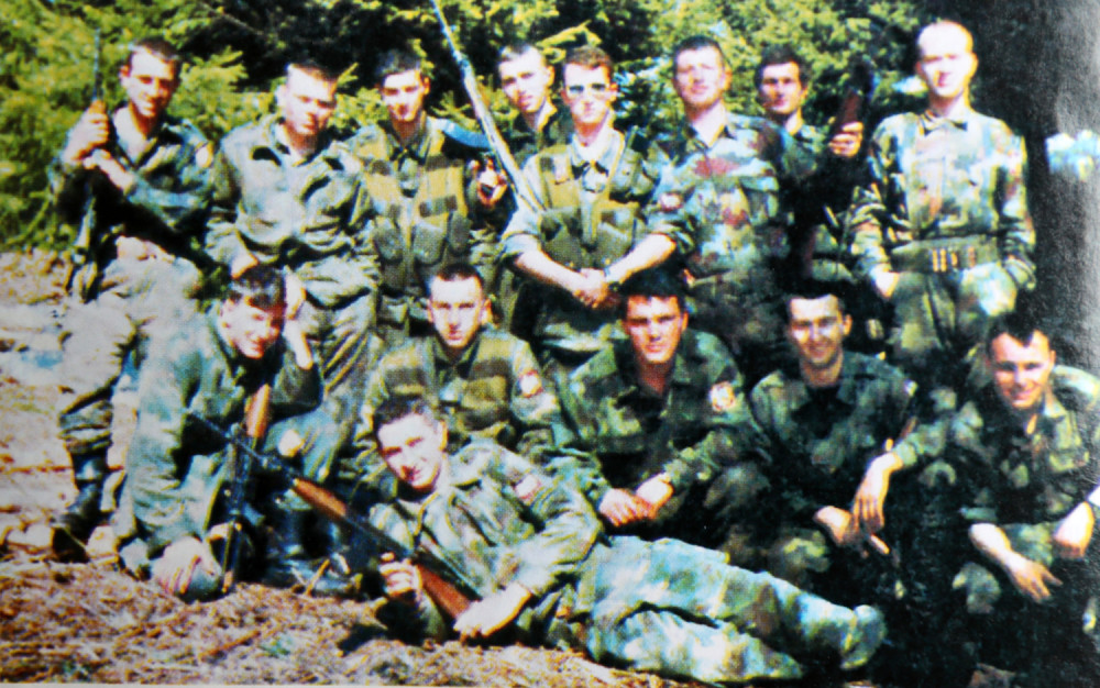 Slađi je pola glave odneo geler, video sam kako joj mozak pulsira: Slavoljub je heroj sa karaule, jedini preživeli iz kamiona smrti!