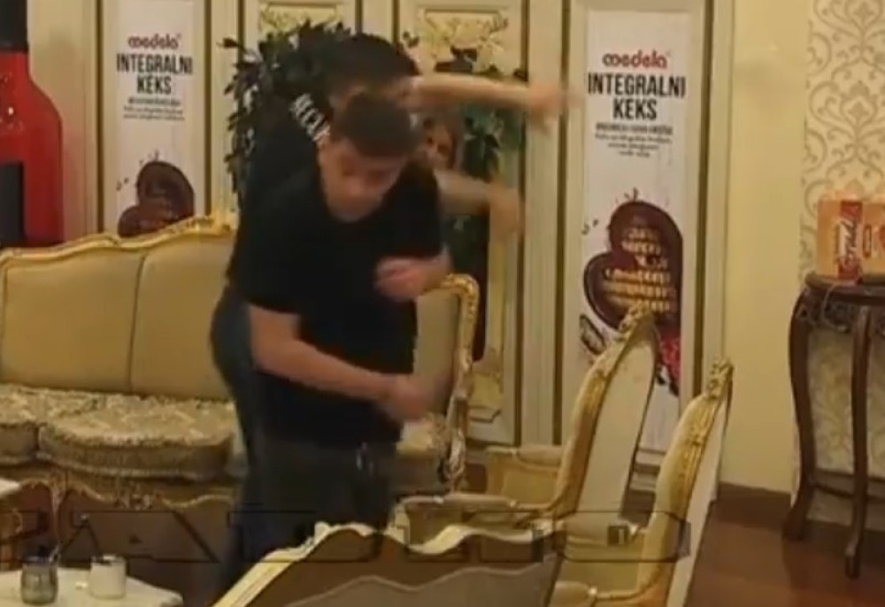 Ivan Marinković pesnicama NASRNUO na OVOG učesnika, iskalio sav bes! Nije znao ŠTA ga je snašlo!