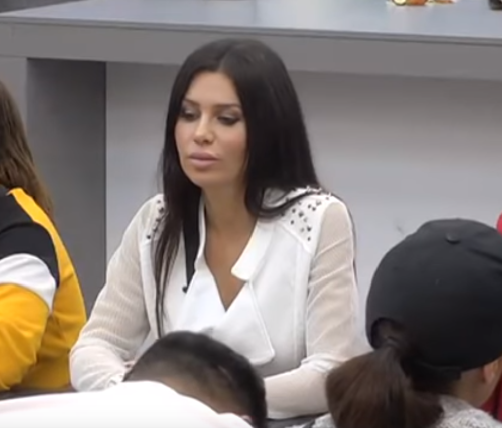 Eksplicitan snimak Stanije Dobrojević zapalio internet! Na sebi ima crvene tange, a ono što radi će RASPAMETITI MUŠKARCE! (VIDEO 18+)