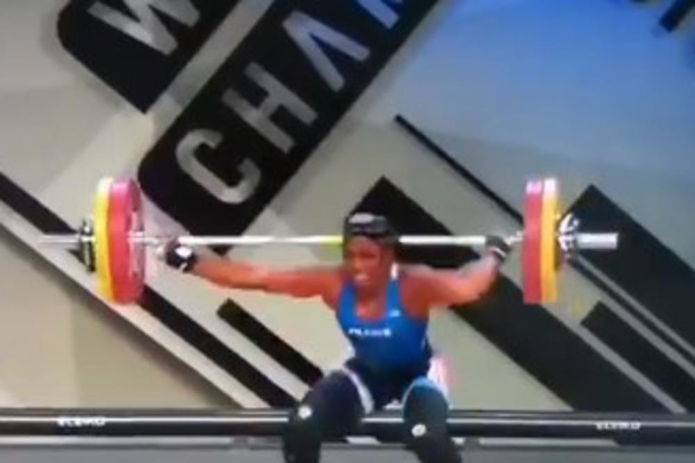 Čuvenoj francuskoj sportistkinji PUKLA RUKA dok je dizala tegove! (UZNEMIRUJUĆI SNIMAK)