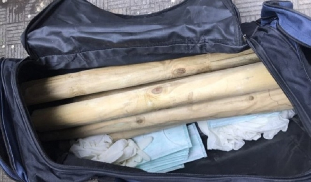 U dvorištu škole u centru Beograda pronađena stravična oprema Đilasovaca kojom je danas trebalo da se napadne narod!