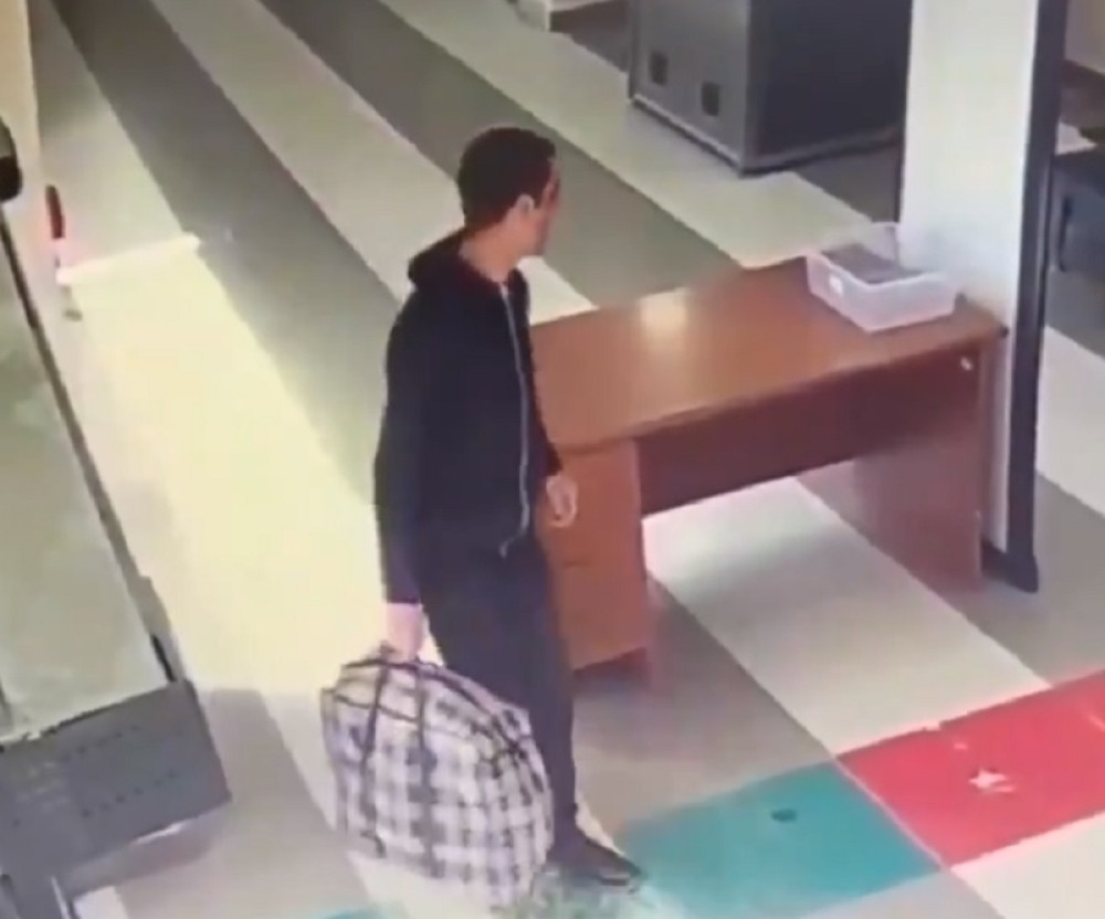 Nesrećnik na aerodromu uradio urnebesnu stvar, a zbog komentara ćete plakati od smeha! (VIDEO)