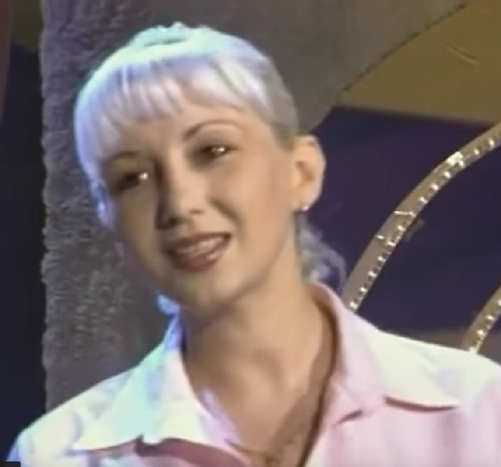 Devedesetih je bila u vrhu popularnosti, a onda se povukla sa javne scene i promenila ZANIMANJE! Danas ne liči na sebe (FOTO)