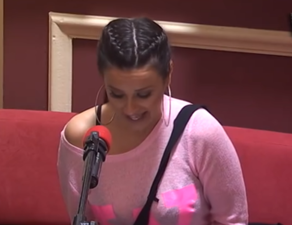 Bivša zadrugarka postaje PEVAČICA, naša estradna zvezda je JAVNO PODRŽALA! Poslušajte kako zvuči UŽIVO! (VIDEO)