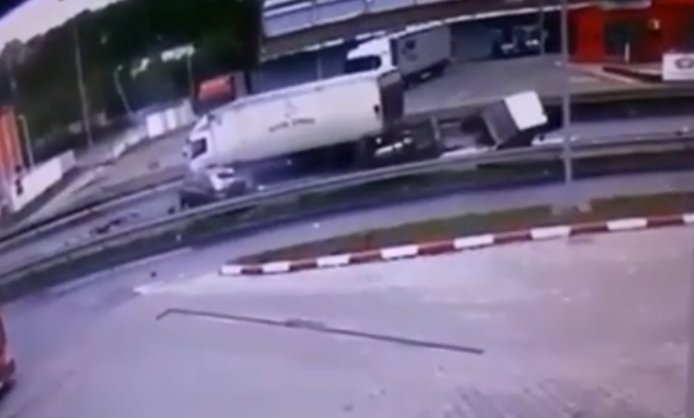 Kamere zabeležile kako se hjundaji posle kobnog preticanja ZAKUCAO u kamion