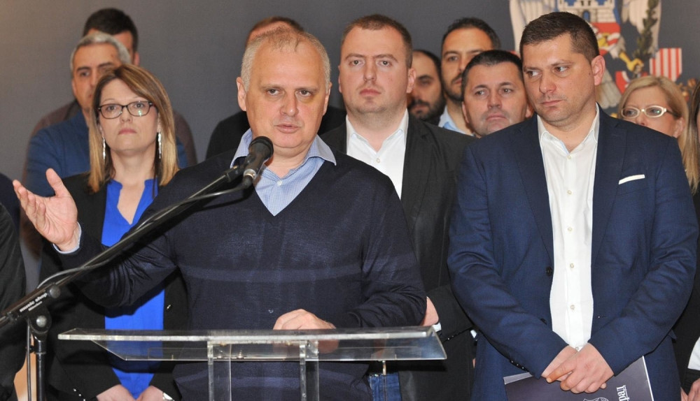 VESIĆ: Kriminalac Bastać svoje zaposlene u opštini plaća izbegavajući zakon!