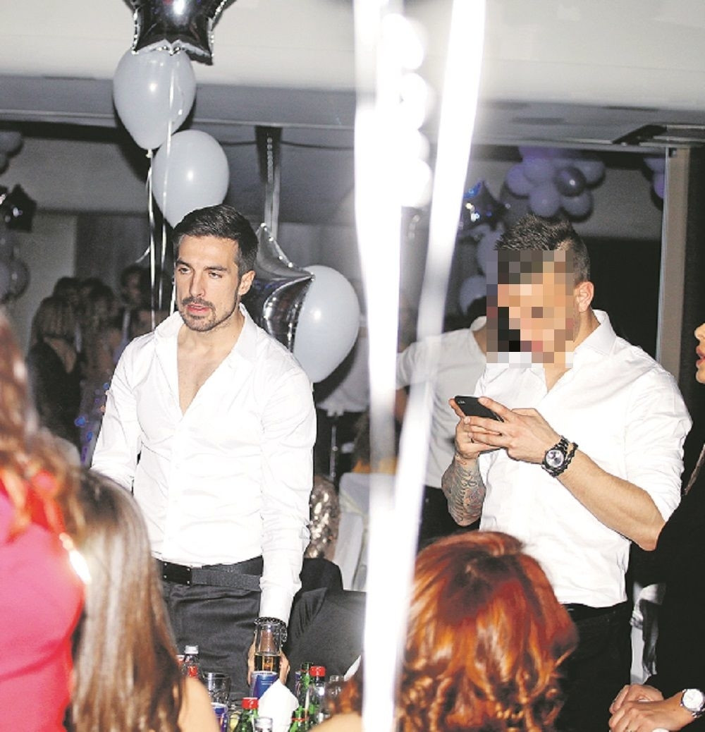 Volkov URLAO I PRETIO novinarki "Alo!", OVO  je naš odgovor na DŽUKAČKO PONAŠANJE!