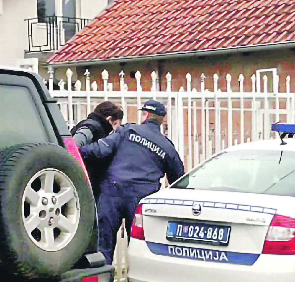 Smrskao joj lobanju, pa sedeo pored tela! Policija zatekla BIZARAN prizor, a ono što je izgovorio tera na zgražavanje - PREKID FILMA?!