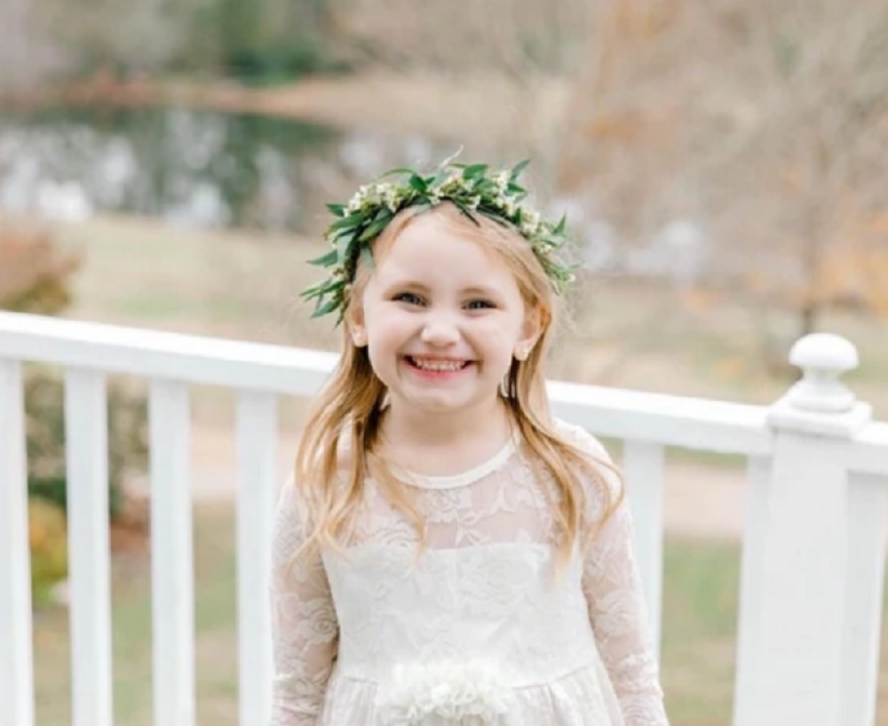 Majka je na kratko ostavila sina (4) i ćerku (6) u kolima, minut kasnije devojčica je BILA MRTVA! (FOTO)