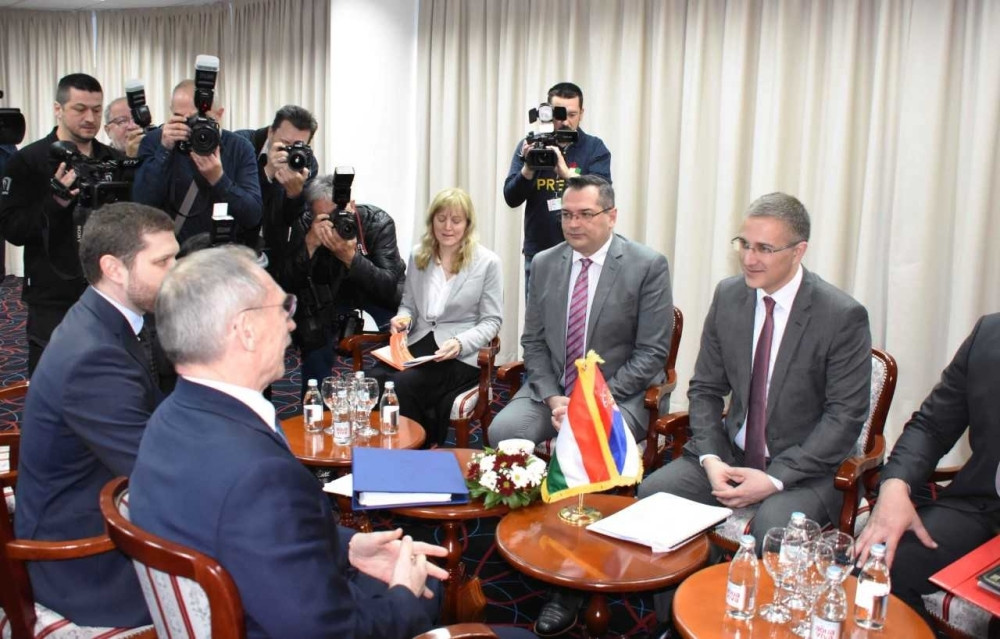 Stefanović i Pinter: Prioritet nam je da se očuva bezbednost građana Srbije i Mađarske!