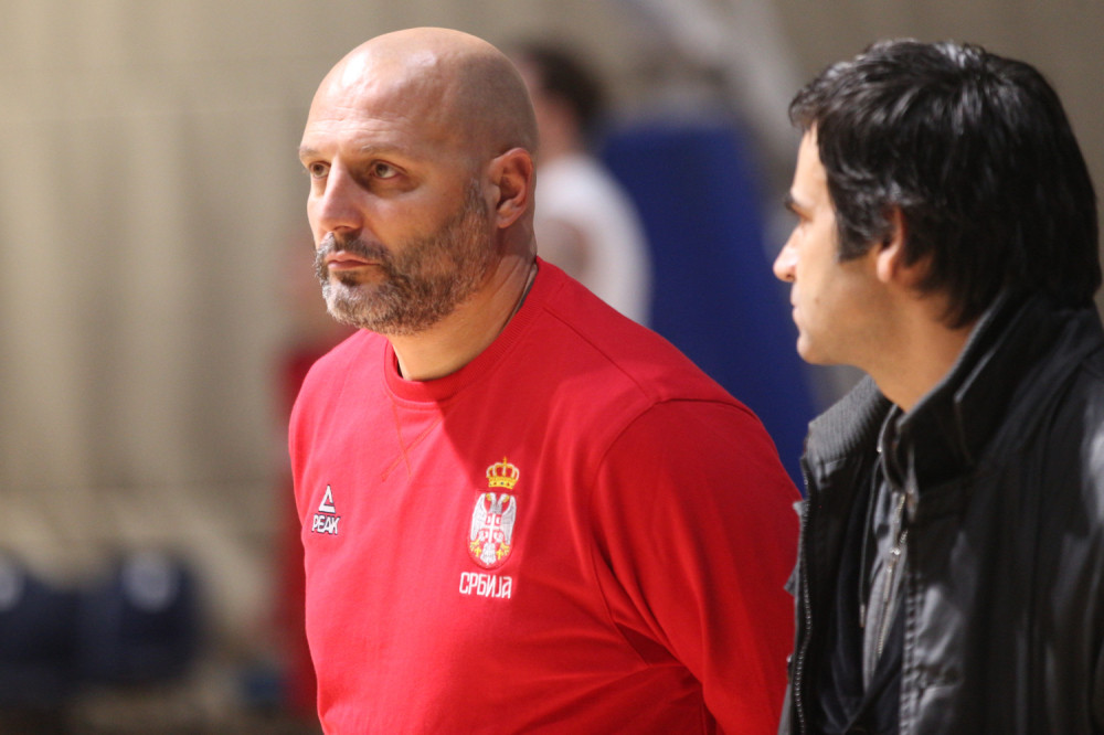 Razumeo je on priču zašto ga nema...