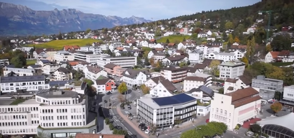 Plata 1.200 evra, kirija 15, mesto za poželeti! Ovde nema kriminala, a vrata se ne zaključavaju!