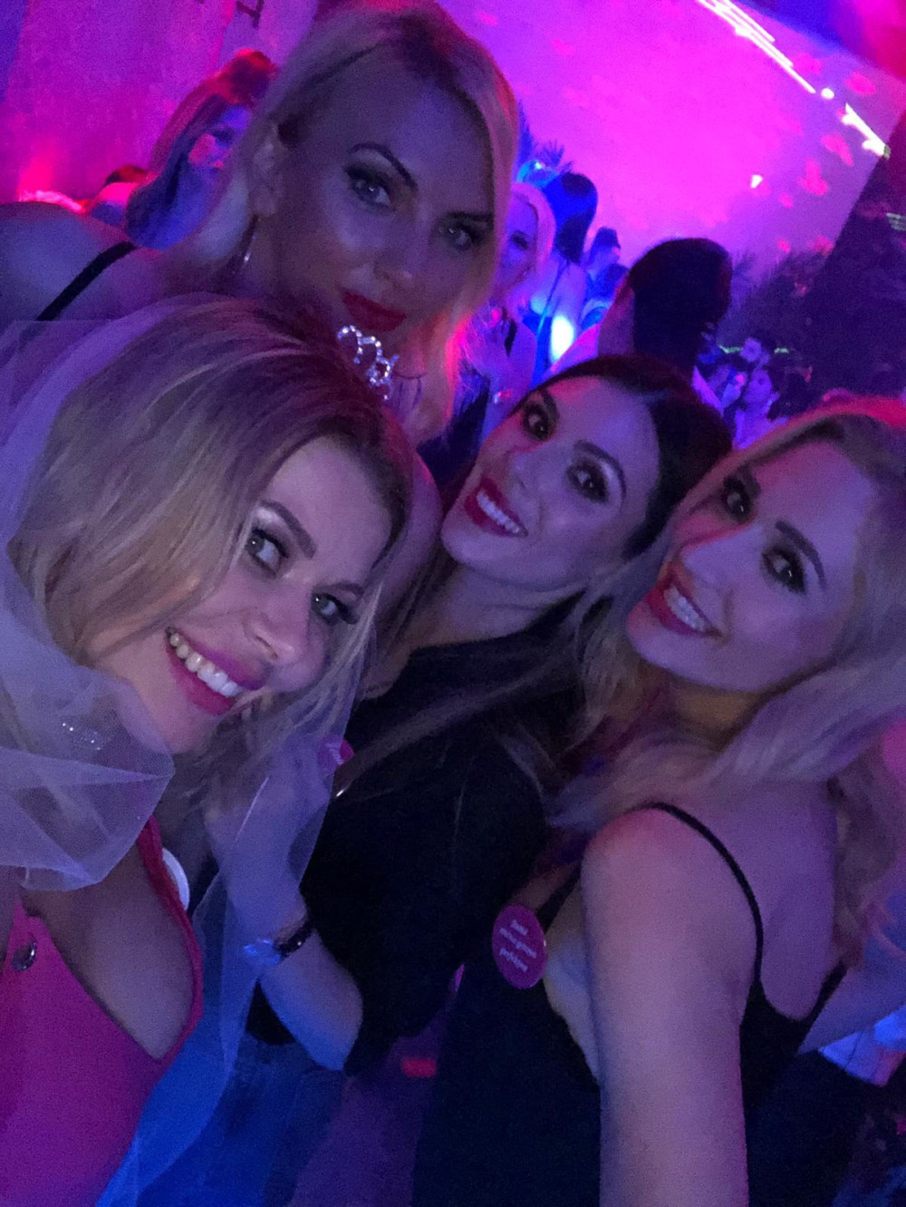 Naslednica porodice Karić slavila devojačko veče, a onda se desilo nešto o čemu NIJE NI SANJALA (FOTO)