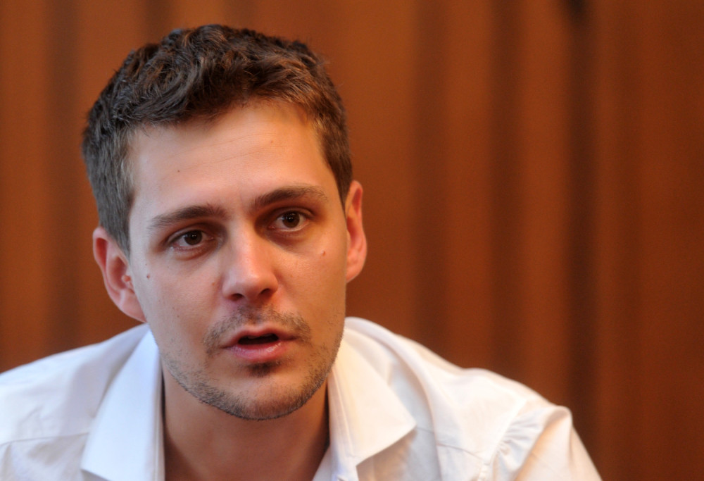 Miloš Biković GLEDA PROFILE STARLETA na društvenim mrežama! Njegov komentar uzburkao čitavu Srbiju!