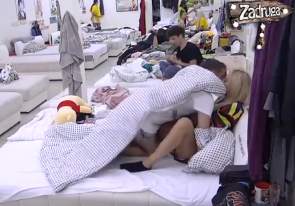 Marko pred svima NASKOČIO NA LUNU, a ona ZAVAPILA: Daj mi, molim te, daj mi! (VIDEO)