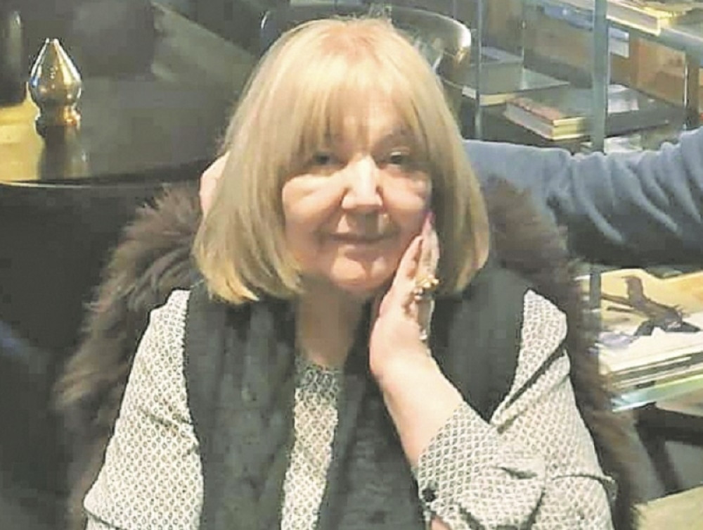 Slikali je mrtvu, uoči kremacije! Prijatelji se opraštali od Mire Marković - Otvorili kovčeg! (FOTO)