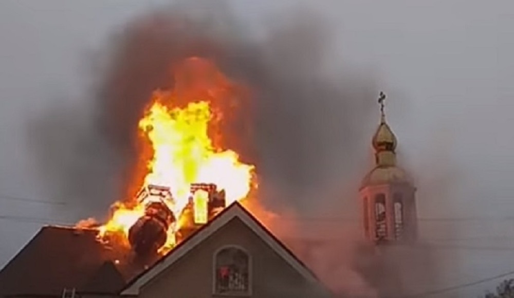 Ruski pravoslavni hram u plamenu!