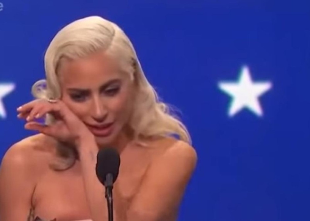 Poznati se javljaju iz svojih domova, Lejdi Gaga zaplakala, Hali Beri oduševila sve!