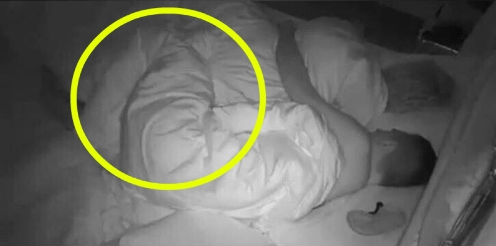 Zaskočio je usred noći! Sve se odigralo dok je bila u snu, kamere odmah zabeležile! (FOTO)