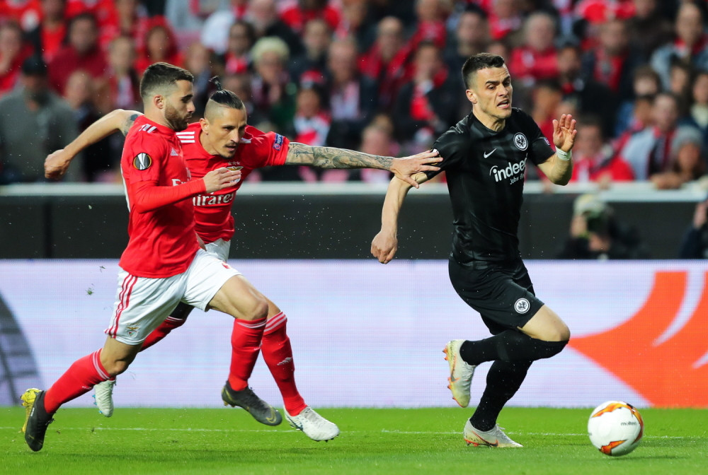 Bajka se nastavlja, Ajntraht u polufinalu! Jović nije dao gol, ali jeste Kostić! (VIDEO)