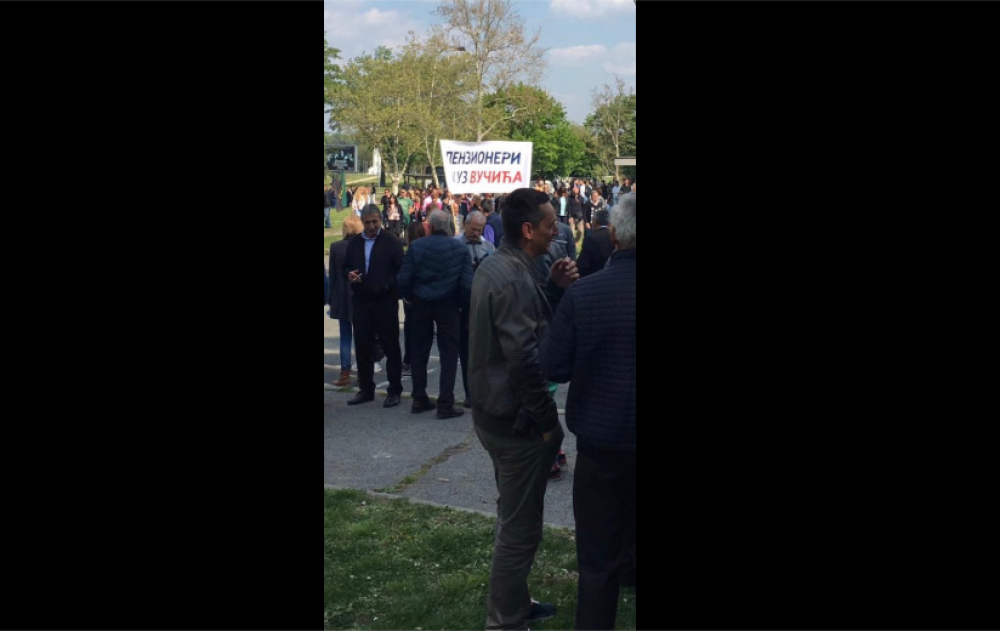 I najstariji sugrađani na mitingu " Budućnost Srbije"