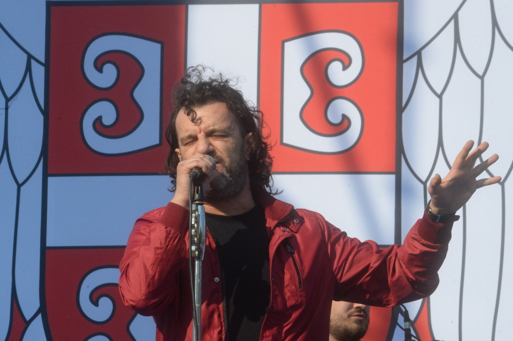 Lukas bacio masu u trans, pa žestoko isprozivao Đilasa i Boška! Au, ovo će se prepričavati! (FOTO)