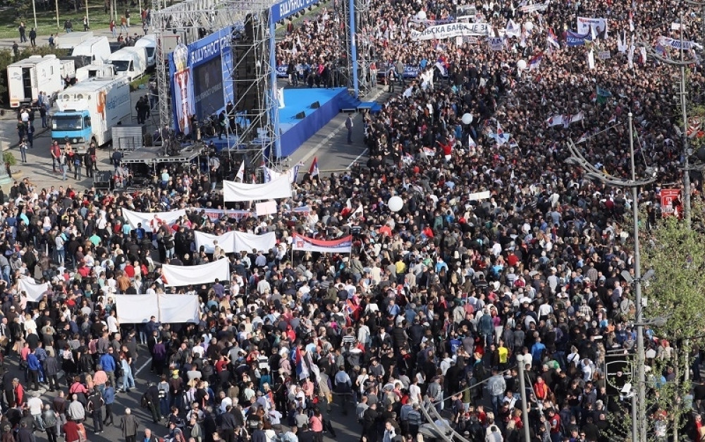 150.000 ljudi pred Narodnom skupštinom