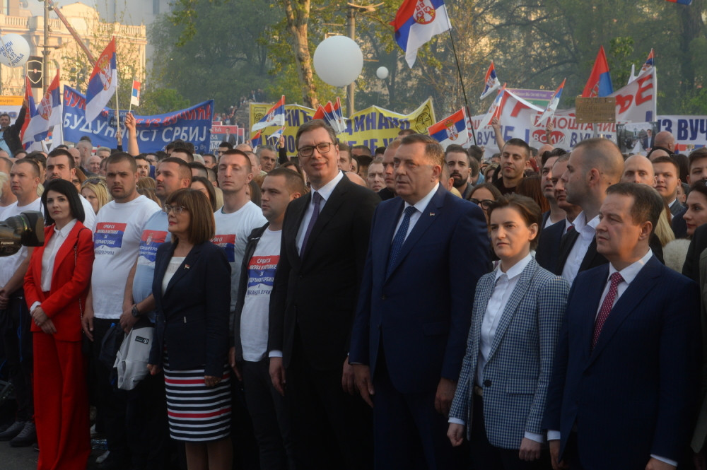Sve komšije danas su gledale u Srbiju, neki su PUCALI OD MUKE, a evo ko nije smeo NI DA ZUCNE!
