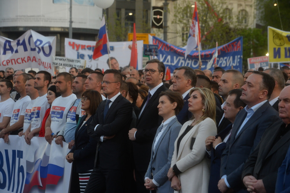 Na najvećem transparentu, pored Vučića, stajao je i NJEGOV LIK! Poruka prkosnih bosanskih Srba za predsednika, zadivila najveći skup u veku!