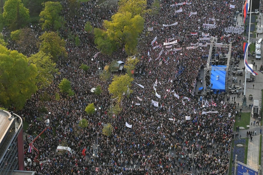 Ovo je jedan od 150.000 okupljenih kojem naši novinari nisu odoleli (FOTO)