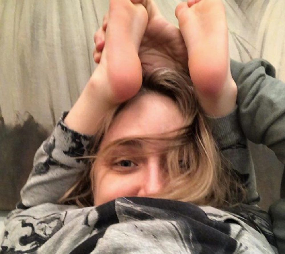 Supruga poznatog glumca isputila dete na pod, PUKLA MU LOBANJA, završio na intenzivnoj nezi!