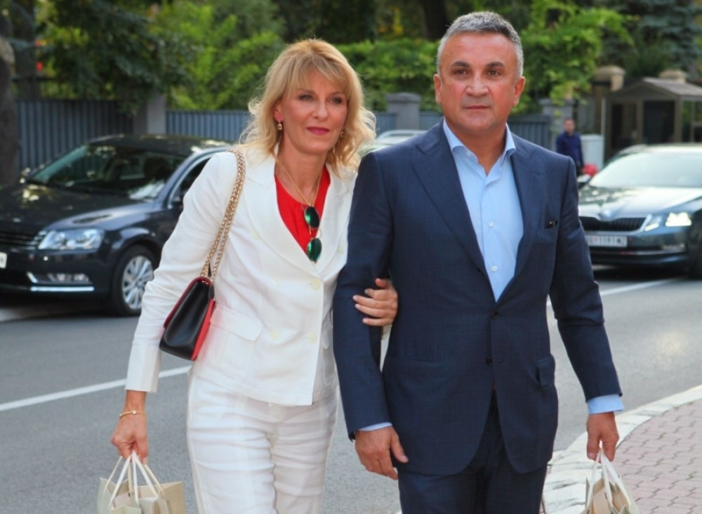 Roditelji Novaka Đokovića ne komuniciraju! Stigli u Budvu na svadbu Nevene Božović i šokirali prisutne! (FOTO)