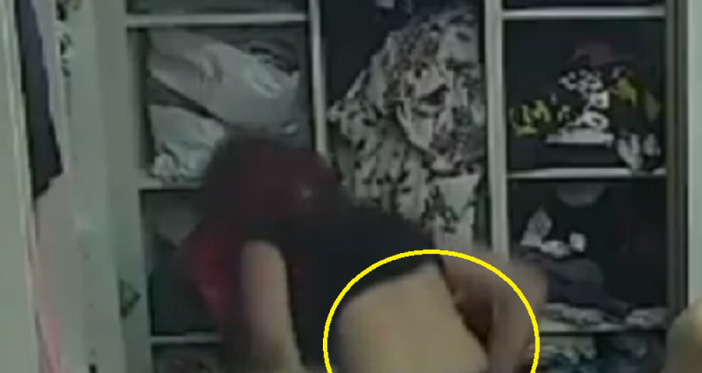 Na trenutak se sagnula, a onda su muškarci imali šta i da vide! (VIDEO 18+)