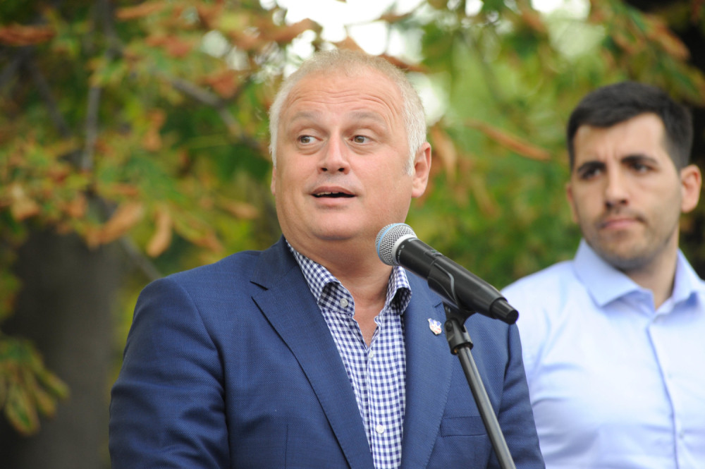 Vesić: Građanima koji žive u potezu od Beogradske do Takovske će struja stići u narednih pola sata!