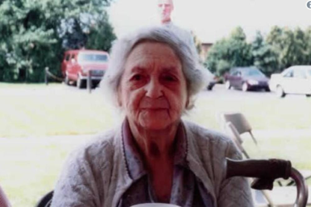 Slikala je babu u staračkom domu: Kad je pogledala iza, prebledela je od straha! (FOTO)