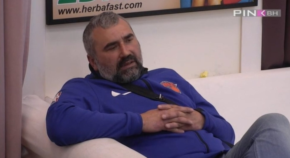 Miki tražio od zadrugarke da mu pokaže SI*E, pa je gledao GOLU dok se presvlačila!