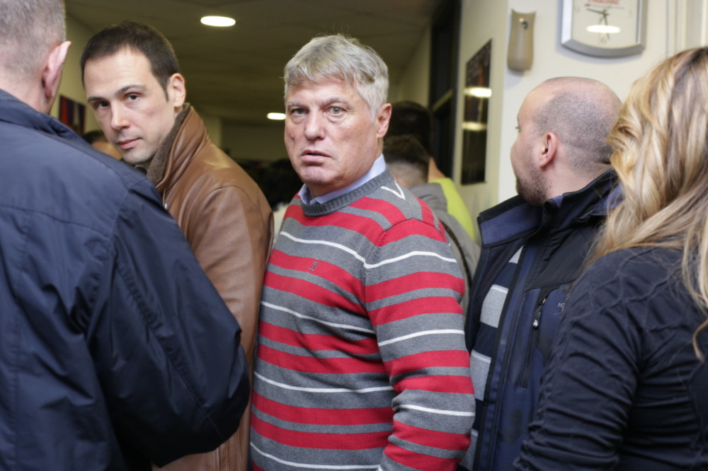 Američki ambasador pred srpskom decom otcepio Kosovo, a onda ga Lazanski patosirao jednim potezom!