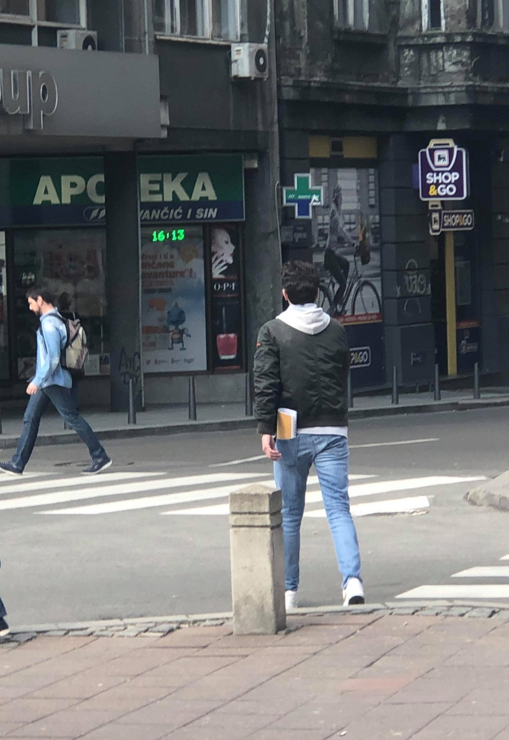 Zvezda serije "Ubice mog oca" KRŠI SVA pravila! ŠOKIRAĆE vas šta je uradio! Od jedne STVARI se ne odvaja (FOTO)