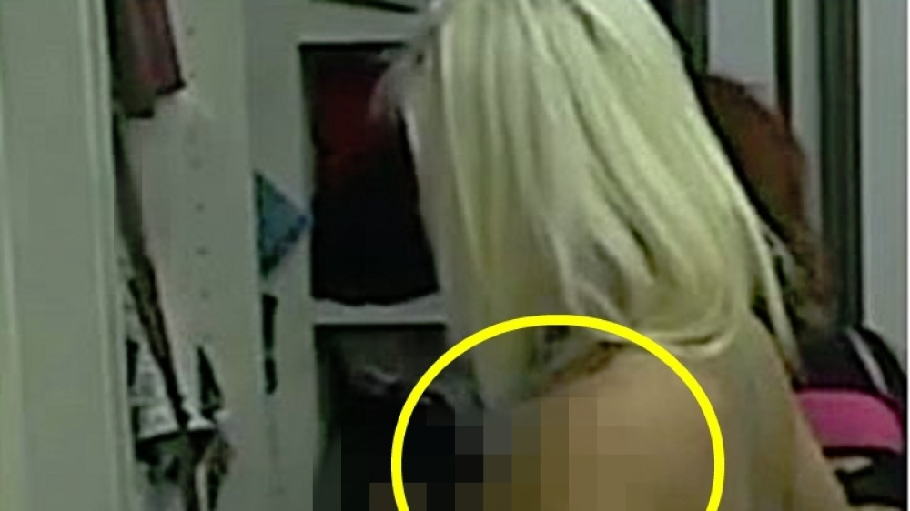 Ispale joj gole grudi pred kamerama! Sevnuli silikoni, svi zinuli zbog vrućeg prizora (18+)