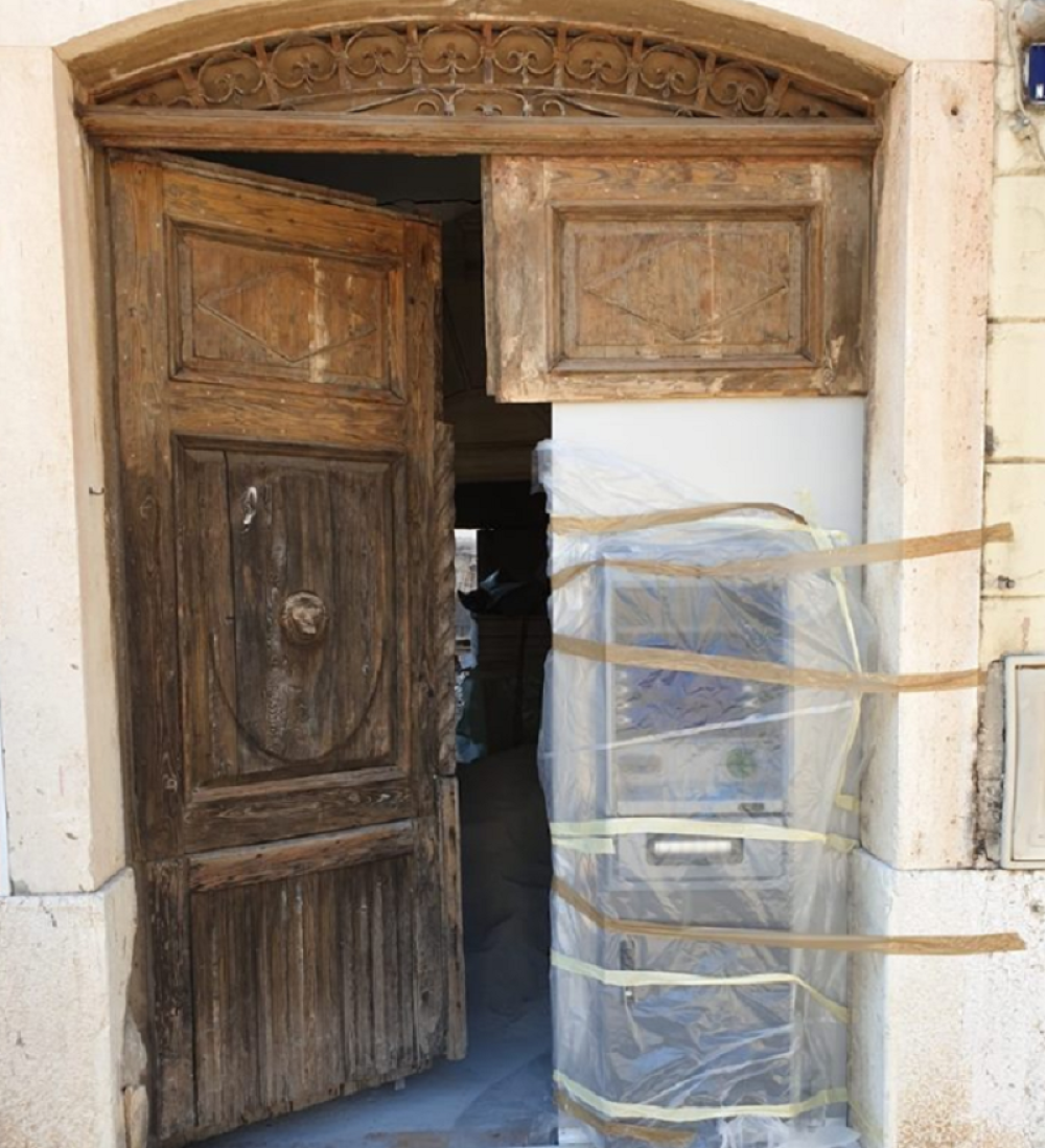 Isekli prastara vrata, pa ugradili bankomat, građani POBESNELI! (FOTO)
