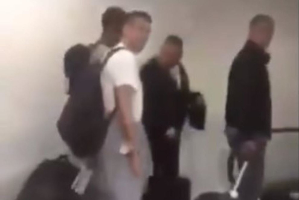 Vruć doček košarkaša Budućnosti na aerodromu! Tebe ćemo da je*emo, pi*ko smrdljiva! (VIDEO)