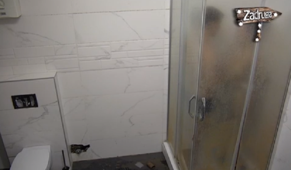 Ana i David imali još jednu VRELU AKCIJU u tuš-kabini, a onda je Koraćeva zatražila nešto BIZARNO od svog dečka! (VIDEO)