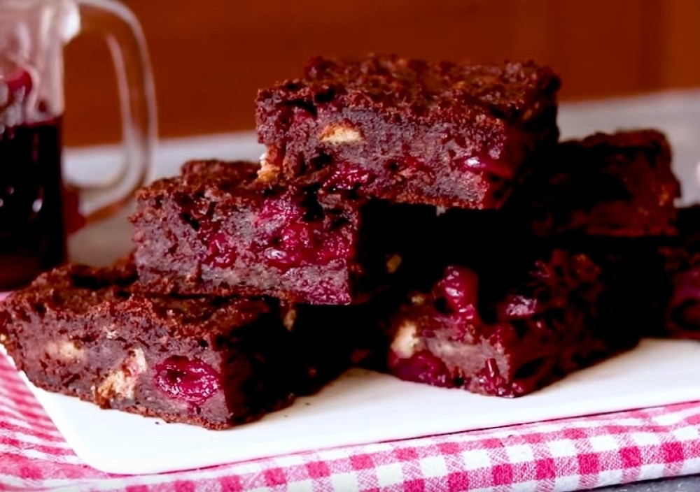 Čokoladni kolač od bajatog hleba - jeftino, brzo i ukusno!