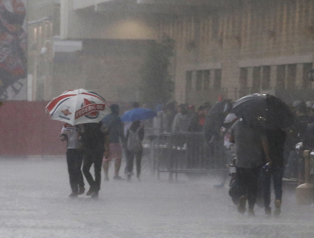 Dugoročna prognoza najavljuje još veće nepogode: Neće biti leta! Stižu nam pljuskovi, oluje sa grmljavinom i grad!