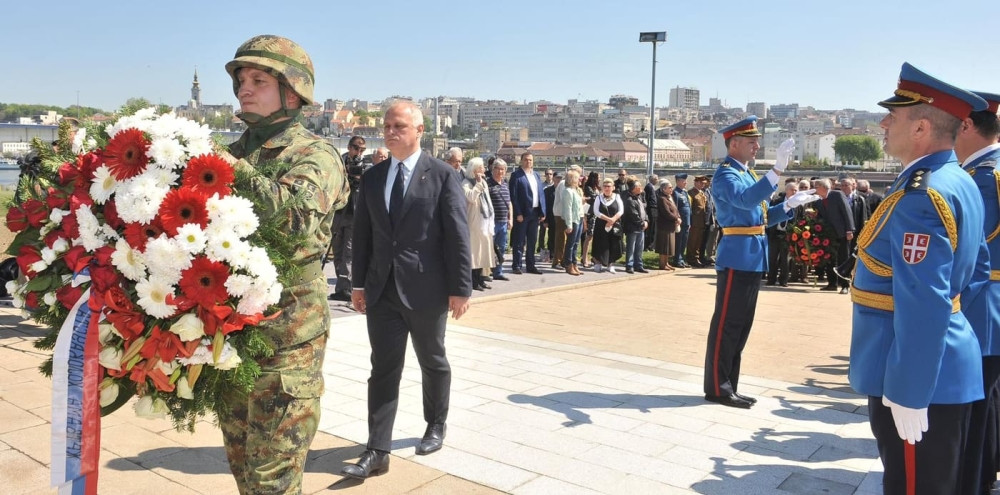 Vesić položio venac na Spomenik žrtvama genocida u Drugom svetskom ratu