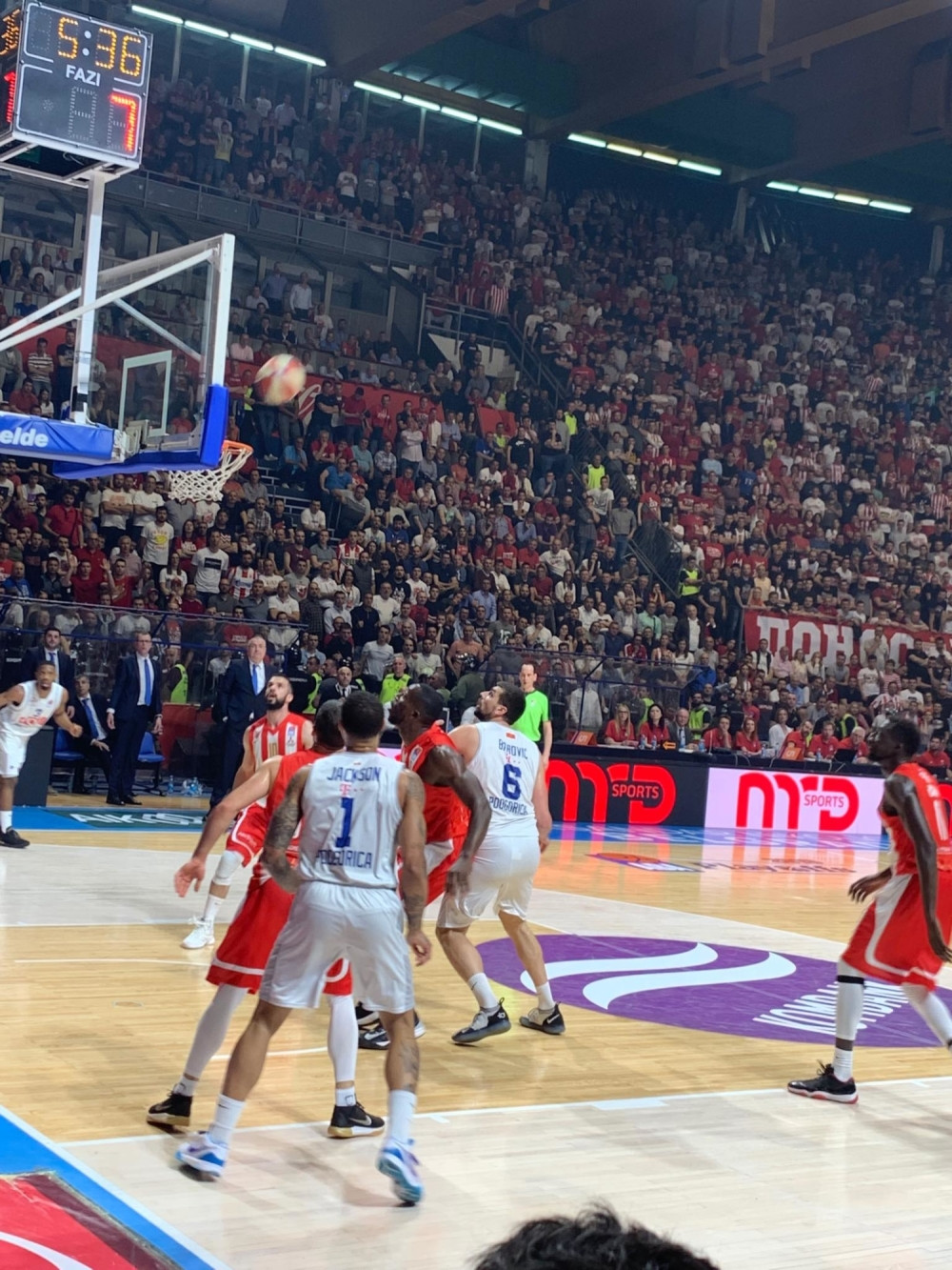 Saopštenje Budućnosti: "Gađali nas kamenjem, stolicama, povređen Suad Šehović"