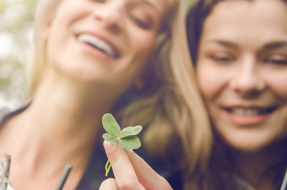 ČETIRI latice su simbol sreće, zaprepastiće vas značenje deteline sa 5 i 7 listova