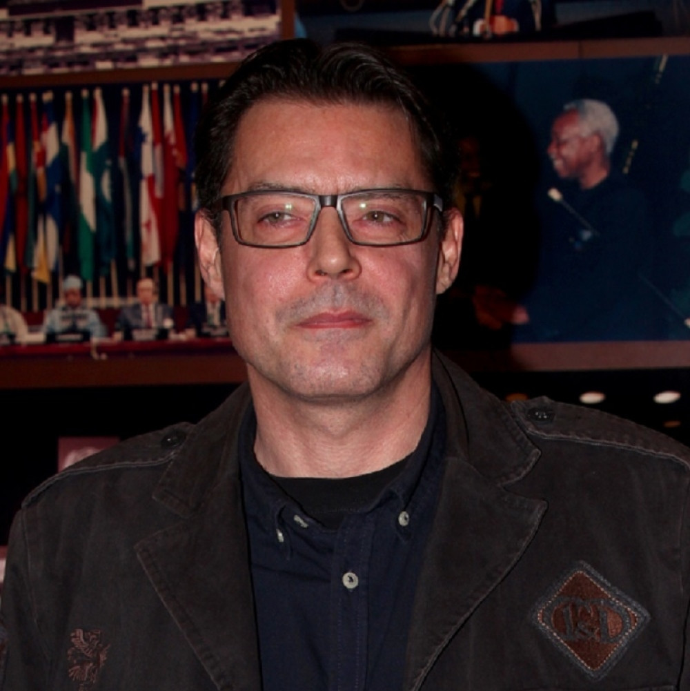 Sa 13 godina je počeo da se drogira, zbog HEROINA preživeo pakao, a bivša supruga ga je optužila da joj je RAZBIO GLAVU!